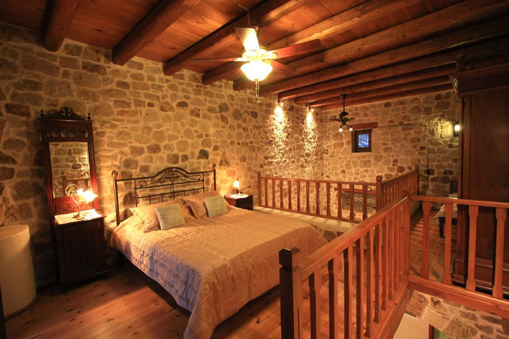 Lithos Traditional Guest Houses 크시로캄보스 외부 사진