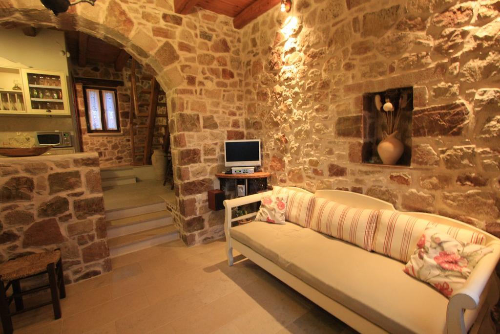 Lithos Traditional Guest Houses 크시로캄보스 외부 사진