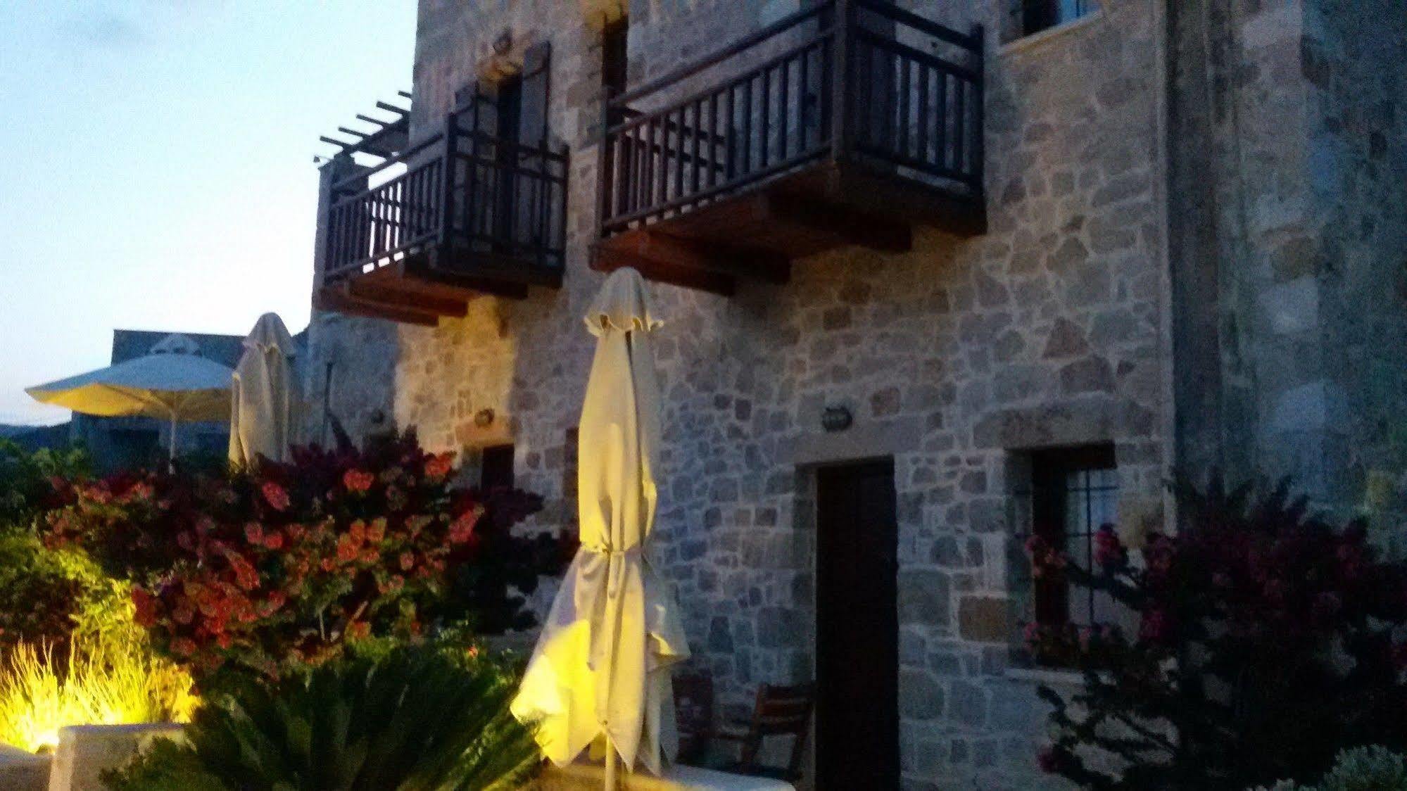 Lithos Traditional Guest Houses 크시로캄보스 외부 사진