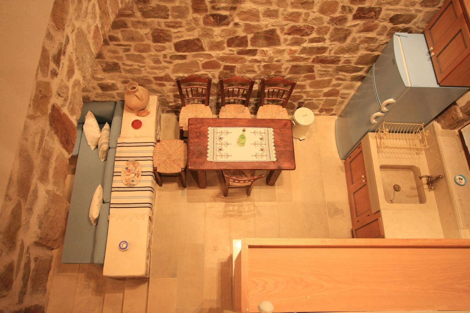 Lithos Traditional Guest Houses 크시로캄보스 외부 사진