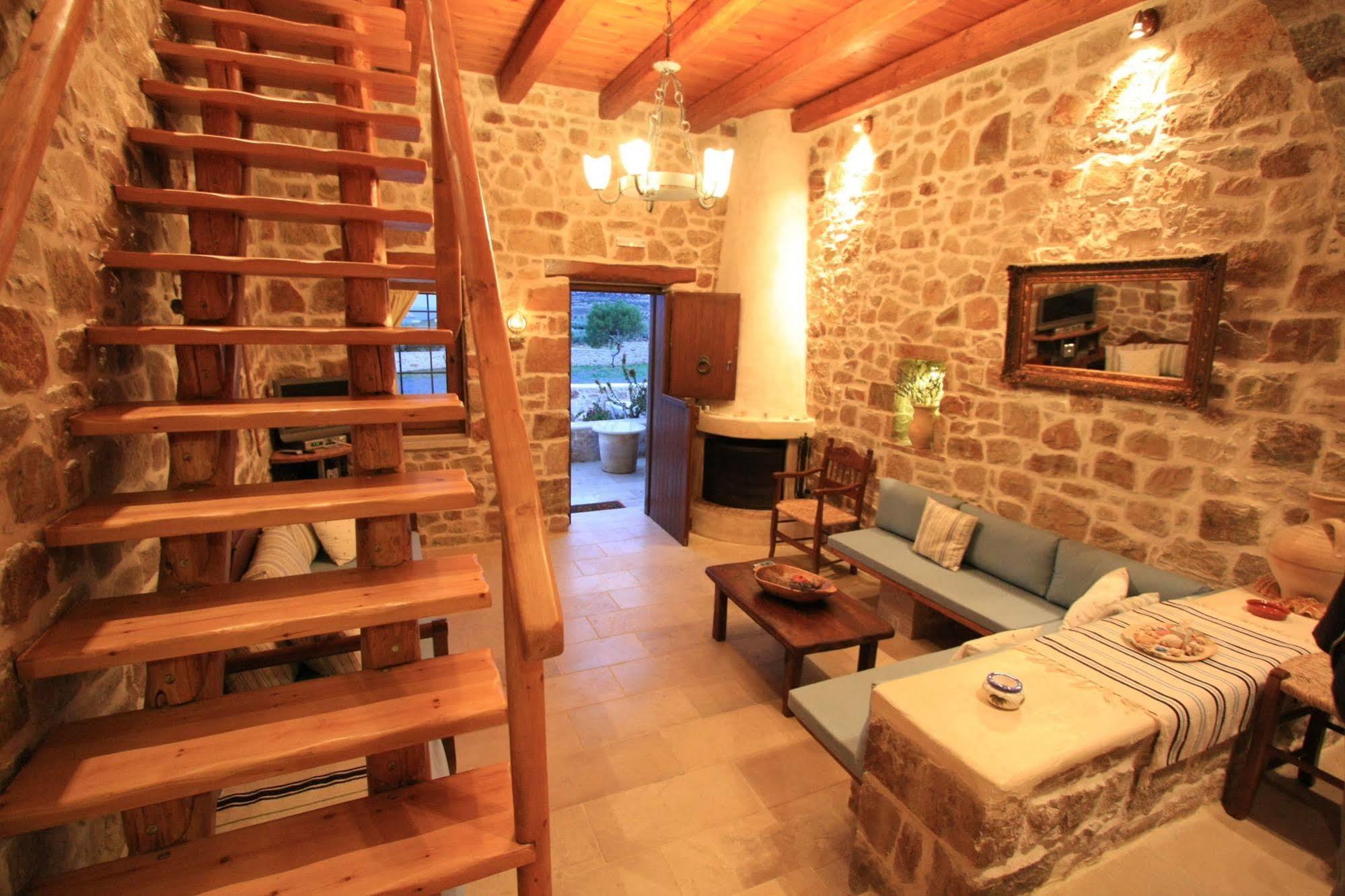 Lithos Traditional Guest Houses 크시로캄보스 외부 사진