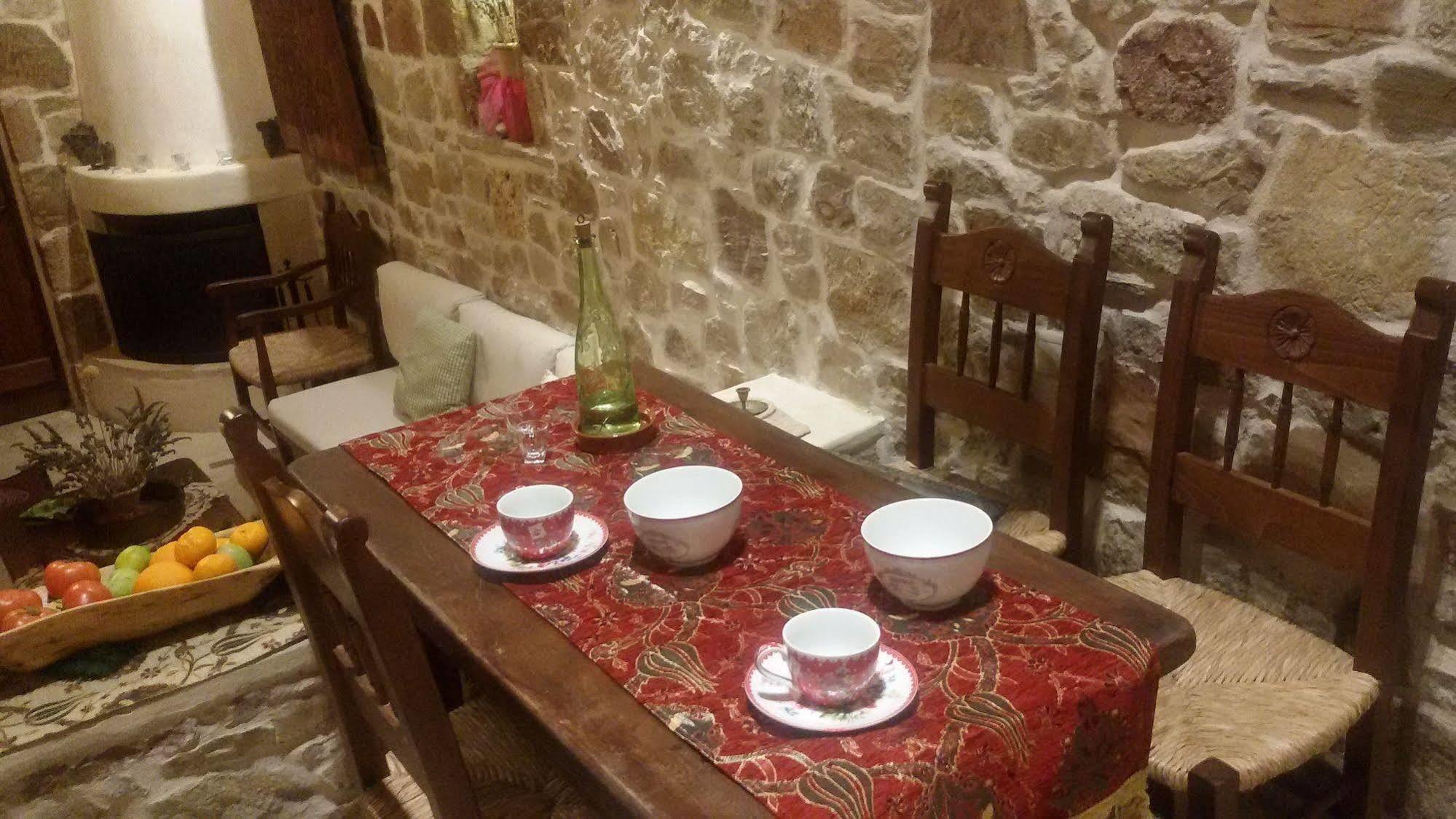 Lithos Traditional Guest Houses 크시로캄보스 외부 사진