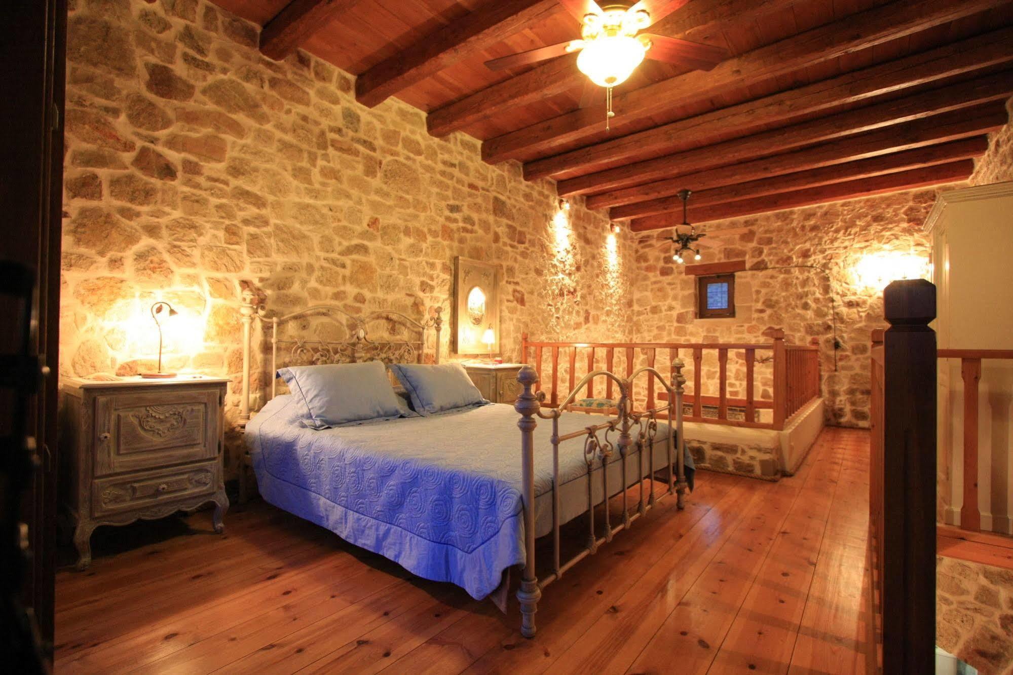 Lithos Traditional Guest Houses 크시로캄보스 외부 사진