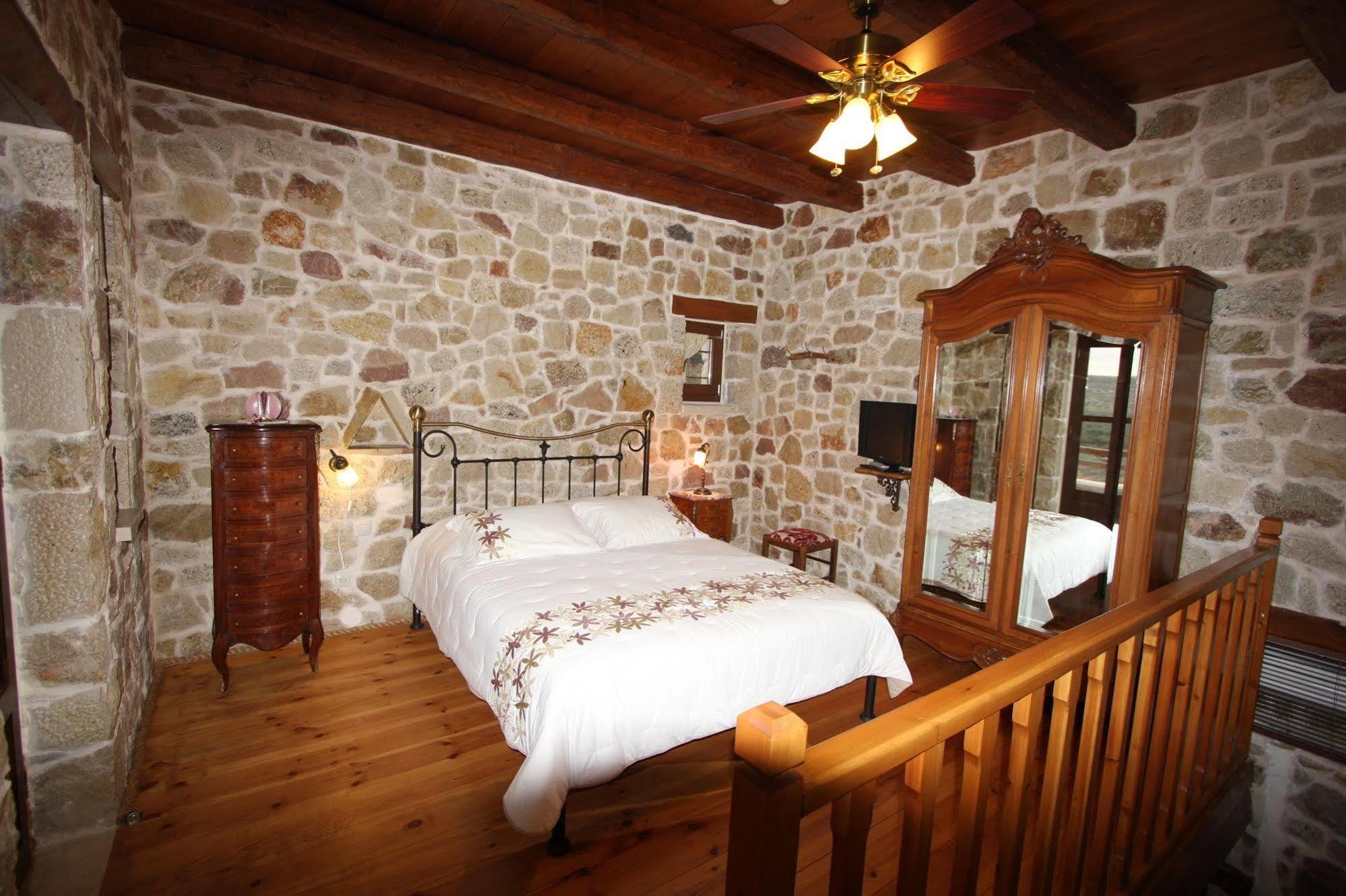Lithos Traditional Guest Houses 크시로캄보스 외부 사진