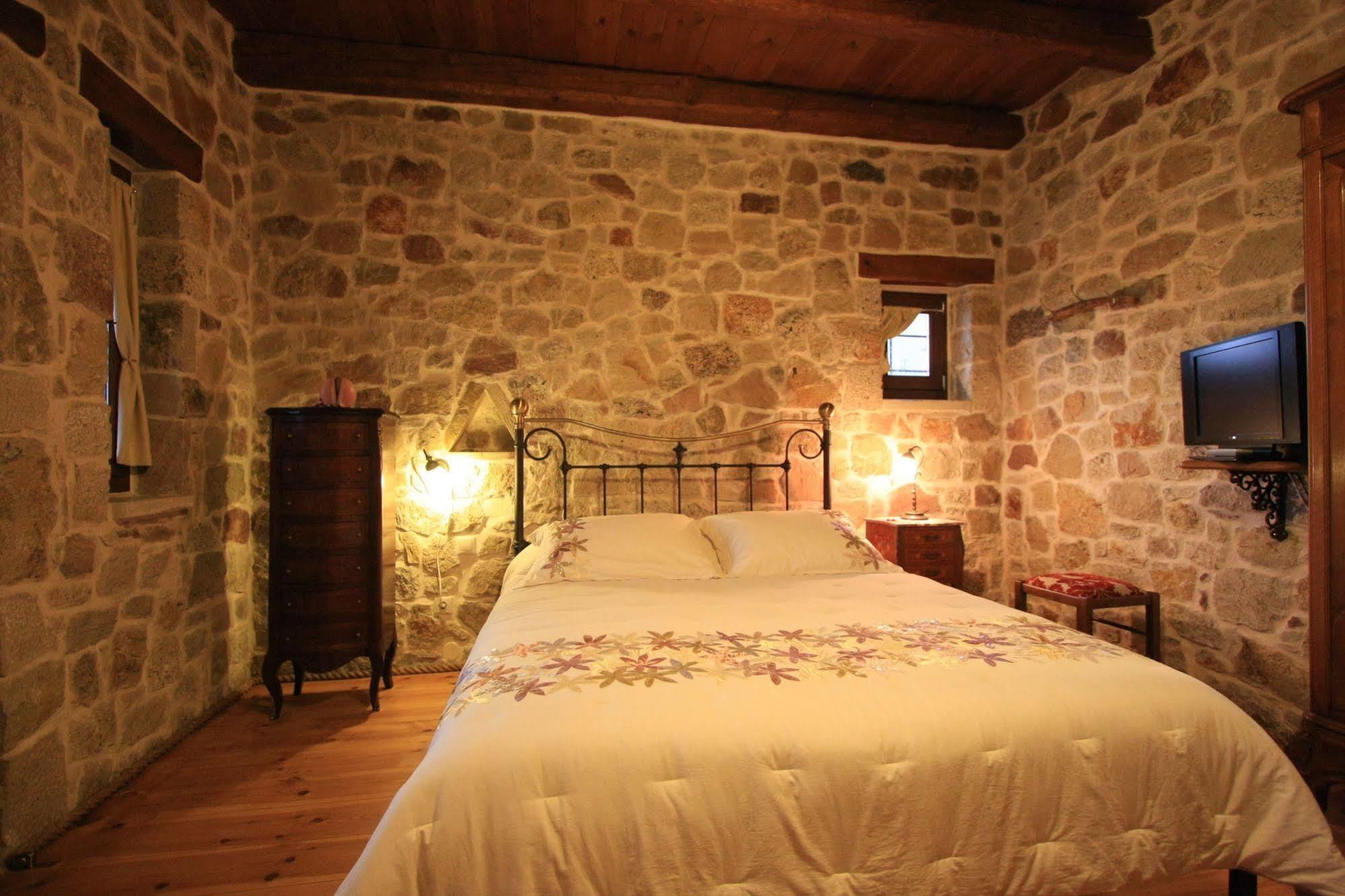 Lithos Traditional Guest Houses 크시로캄보스 외부 사진